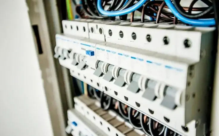 Cuadro eléctrico obsoleto: 6 señales de que necesitas actualizarlo